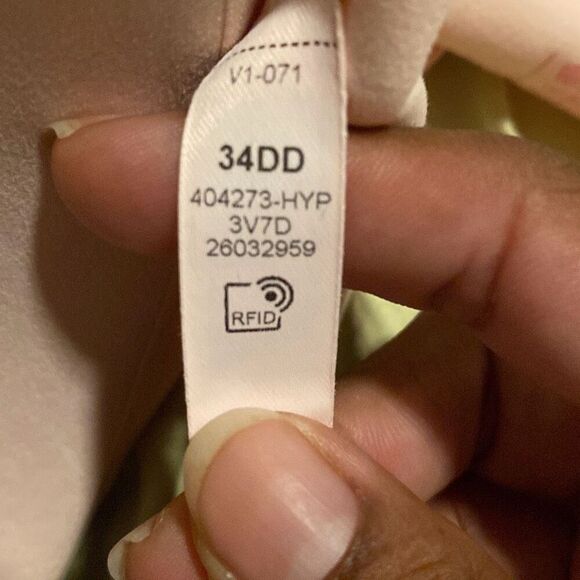 Victoria’s Secret incredible bra size 34DD  - Picture 6 of 6